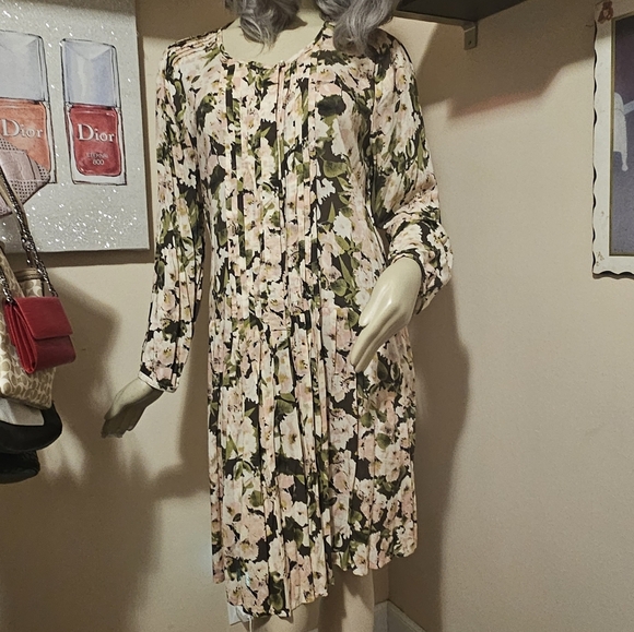 Sundance floral prairie dress. - Picture 6 of 6